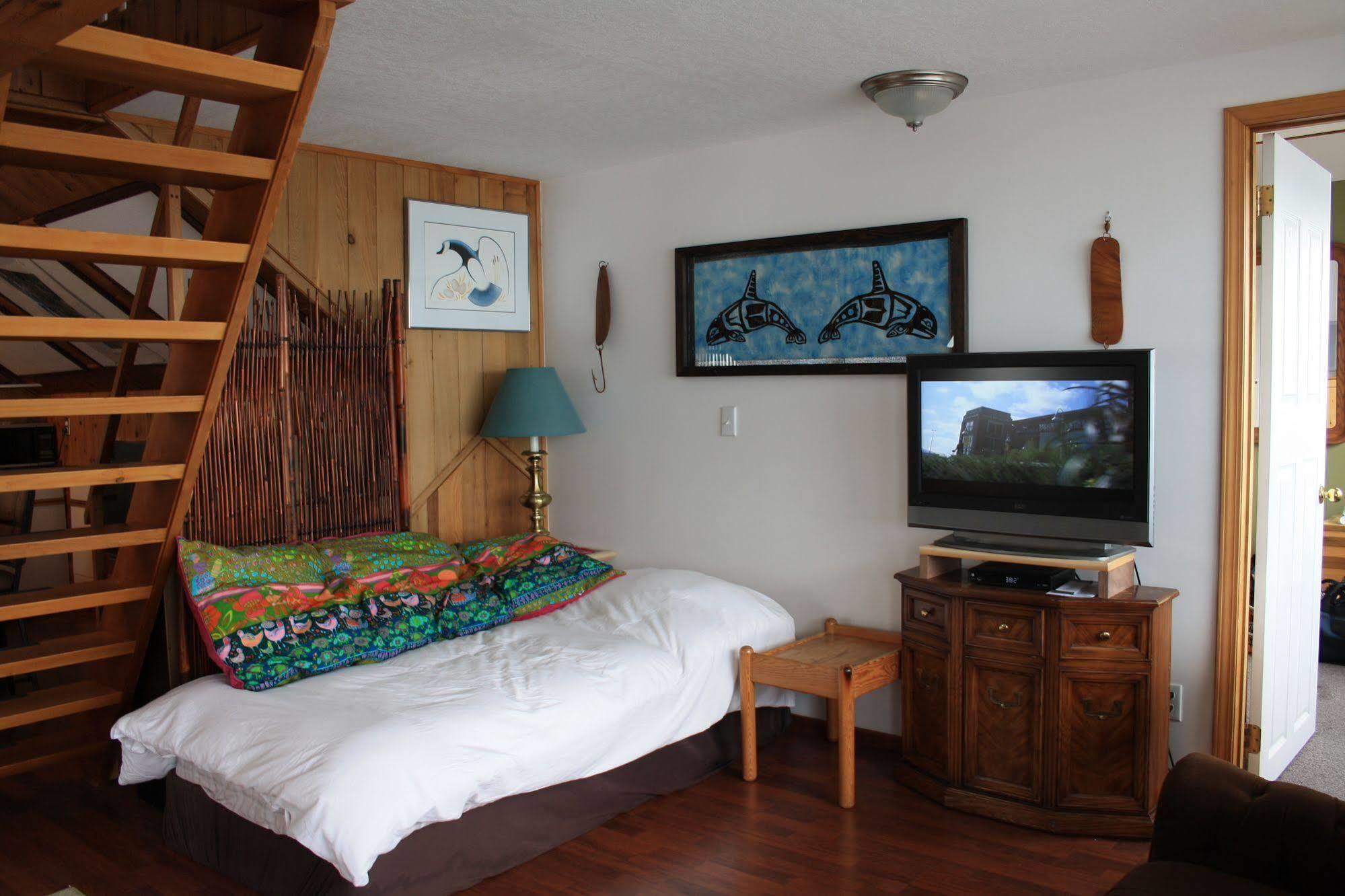 Orca Lodge Sointula Екстер'єр фото