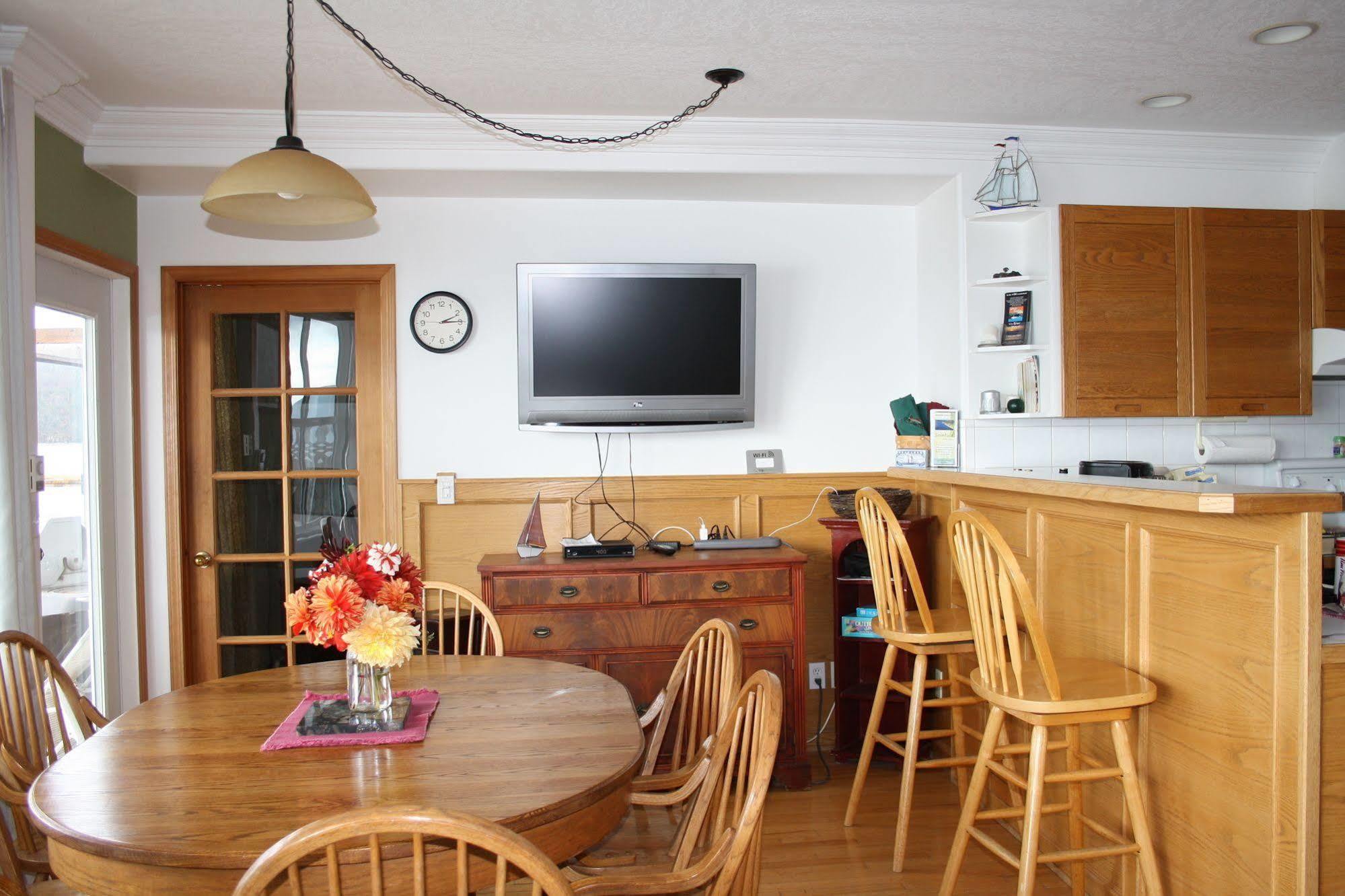 Orca Lodge Sointula Екстер'єр фото
